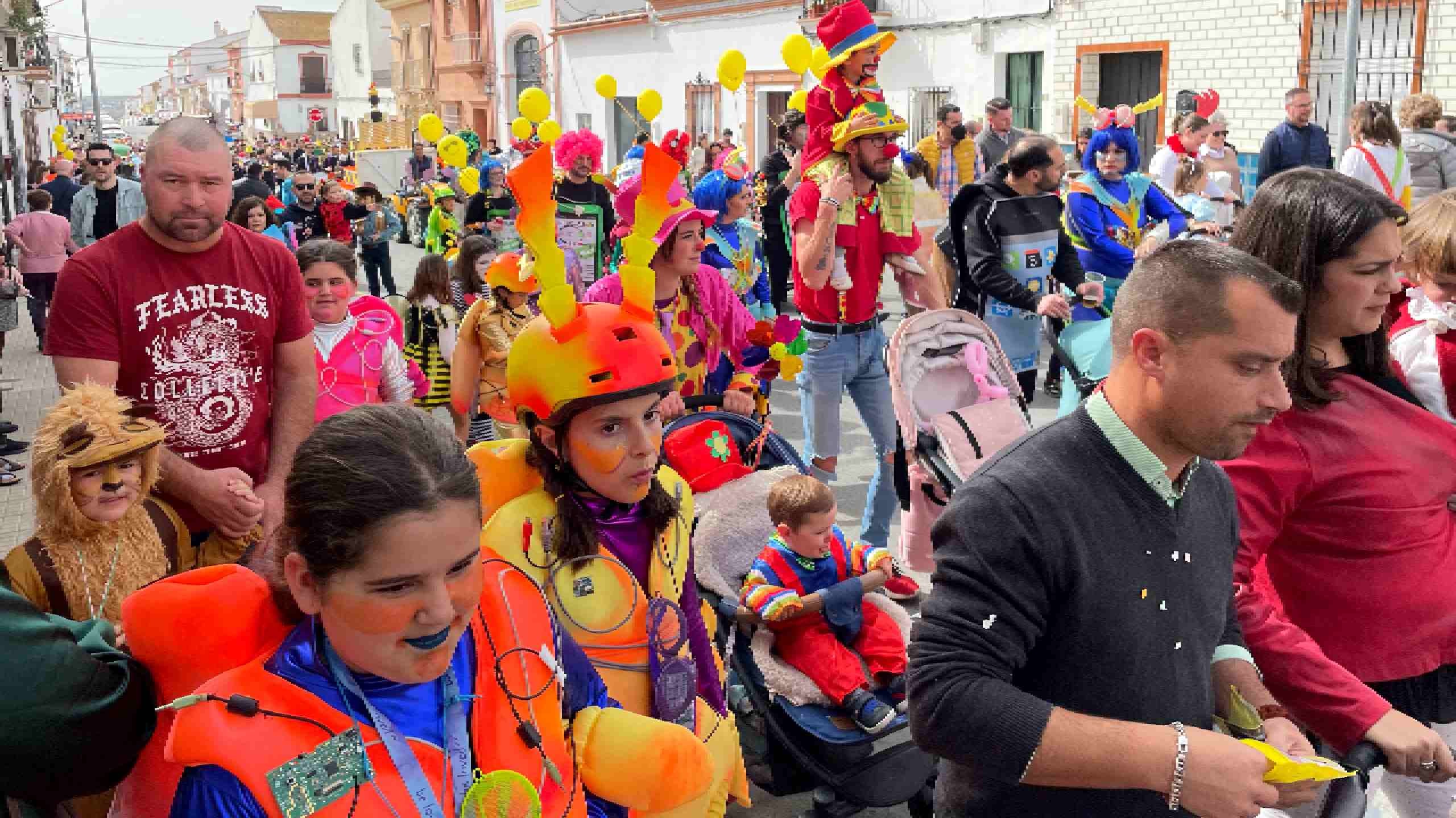 CARNAVALITO Y DOMINGO DE PIÑATA