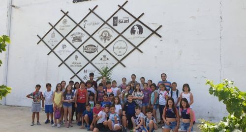 VISITA A BODEGAS DE LOS NIÑOS/AS DE LOS CAMPAMENTOS DE VERANO