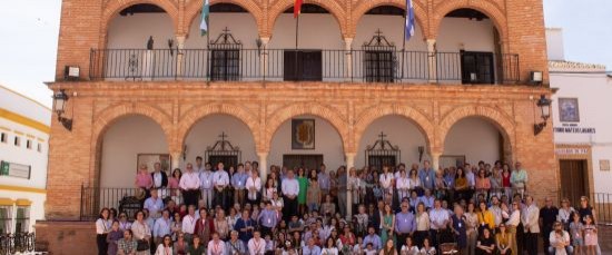 BOLLULLOS RECIBE A LOS FAMILIARES DE D. FRANCISCO PÉREZ Y VACAS