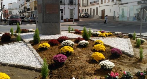 Nueva ornamentación de la Rotonda Pérez Vacas