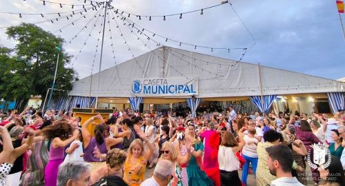BOLLULLOS VOLVIÓ A BAILAR POR SEVILLANAS EN EL RECINTO FERIAL