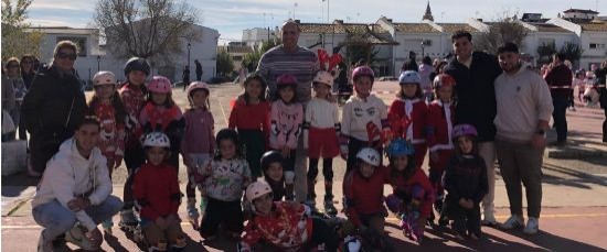 200 NIÑOS Y NIÑAS DISFRUTARON DE LA GYMKANA NAVIDEÑA DE PATINAJE