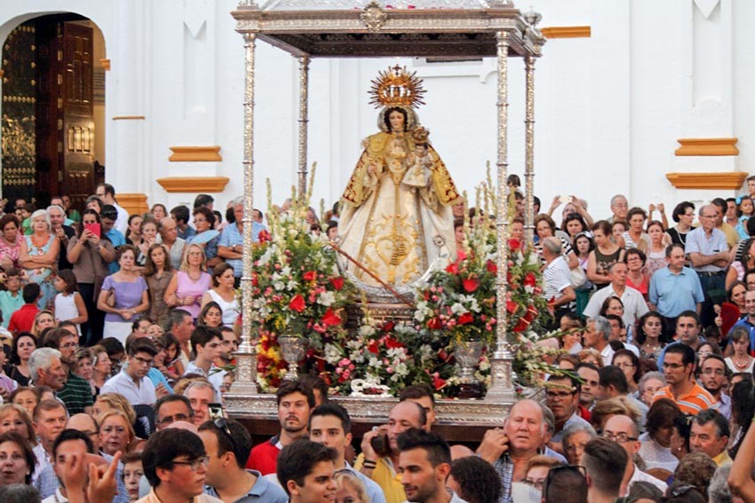 Bollullos recibe a su Patrona como antesala de las Fiestas de Septiembre