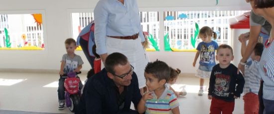 EL ALCALDE DE BOLLULLOS DA OFICIALIDAD AL INICIO DEL CURSO ESCOLAR EN LA GUARDERIA CANDIDA MAYA