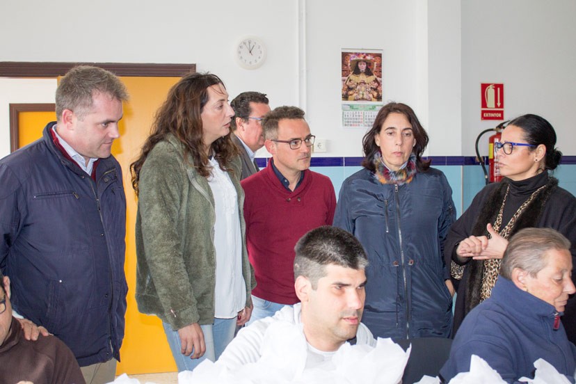 La senadora, Loles López Gabarro, visita el Centro Coprodis, de la Asociación Aprodimax.