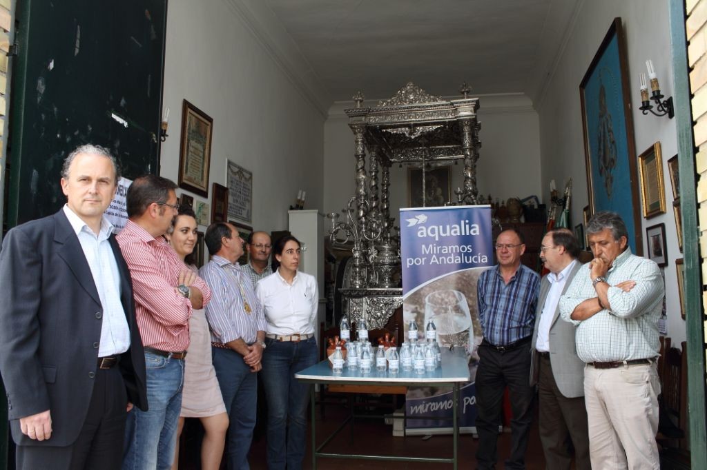 AQUALIA ENTREGA 3.000 BOTELLAS 