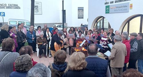 MERIENDA NAVIDEÑA EN EL CENTRO DE ADULTOS DEL MUNICIPIO