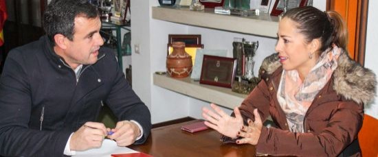 REUNIÓN CON LA DELEGADA DE FOMENTO Y VIVIENDA PARA LA MEJORA EN LA TRAVESÍA