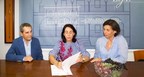 EL AYUNTAMIENTO Y EL CEIP REYES CATÓLICOS FIRMAN UN ACUERDO PARA EL AHORRO ENERGÉTICO