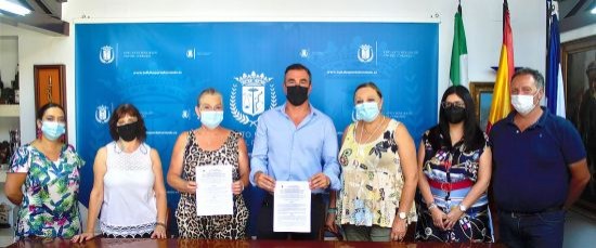 EL AYUNTAMIENTO Y LA ASOCIACIÓN “CUATRO PATAS” FIRMAN UN CONVENIO DE COLABORACIÓN