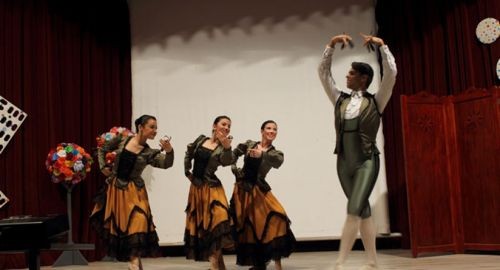 CON EL MAESTRO ARTESANO JUAN VELA COMIENZA EN BOLLULLOS LA XVII SEMANA DE LA DANZA