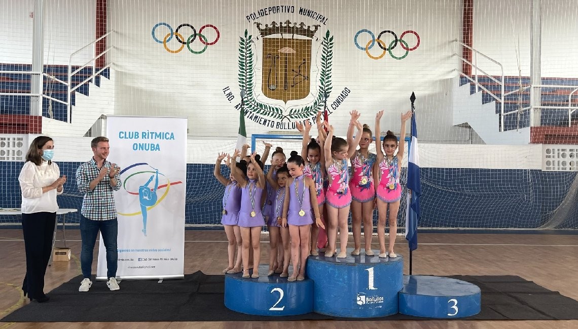 LA GIMNASIA RÍTMICA PROTAGONISTA EN EL PABELLÓN MUNICIPAL