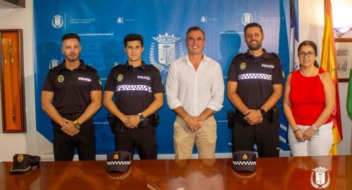BIENVENIDA INSTITUCIONAL A LOS DOS NUEVOS FUNCIONARIOS EN PRÁCTICAS DE NUESTRA POLICÍA LOCAL