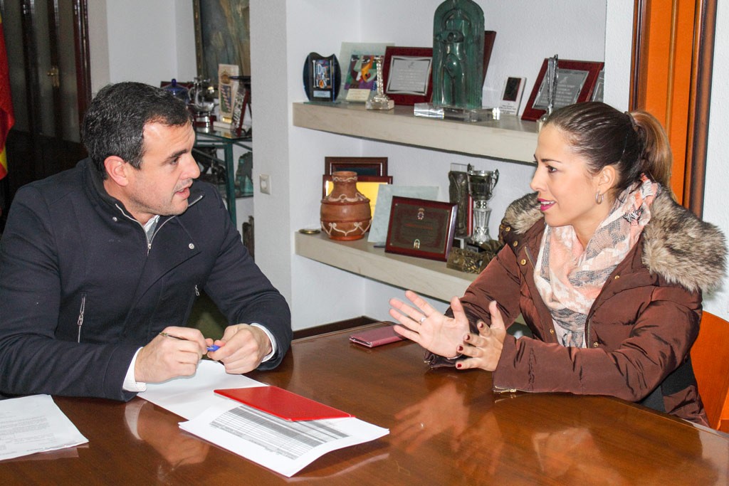 REUNIÓN CON LA DELEGADA DE FOMENTO Y VIVIENDA PARA LA MEJORA EN LA TRAVESÍA