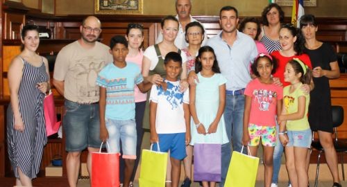 El Alcalde de Bollullos recibe a los niñ@s  saharauis del programa “Vacaciones en Paz”
