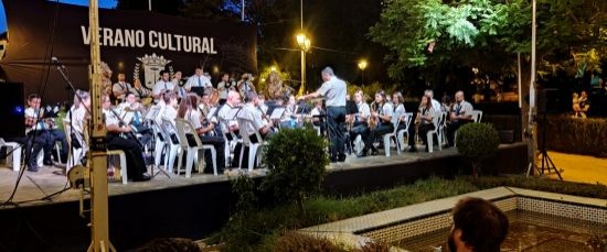 LA MÚSICA DE BANDA LLENA DE NOTAS EL PARQUE MUNICIPAL