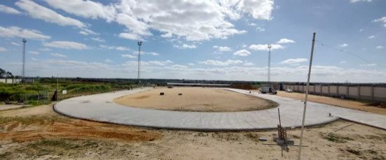 EL AYUNTAMIENTO FINALIZA LA PRIMERA FASE DE UNA PISTA DE ATLETISMO EN EL COMPLEJO LAS VIÑAS