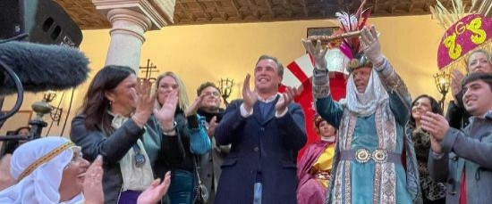 EL ALCALDE ENTREGÓ LAS LLAVES DE LA CIUDAD AL HERALDO REAL 2025