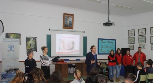 CHARLA PREVENTIVA SOBRE VIOLENCIA DE GÉNERO EN LOS IES SAN ANTONIO Y CFP NUESTRA SEÑORA DE LAS MERCEDES