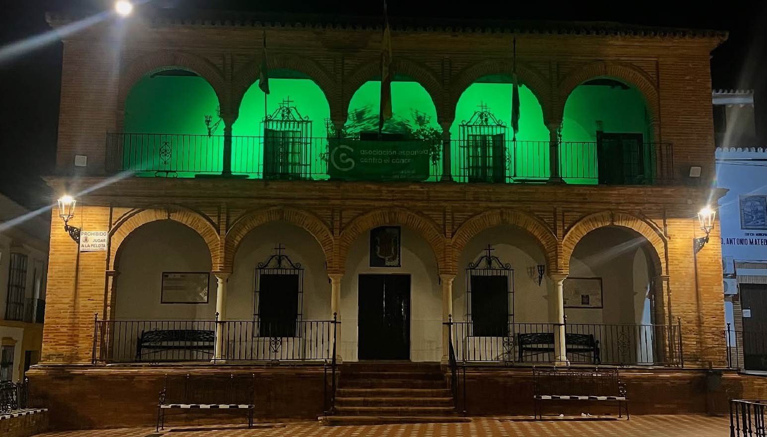 NUESTROS EDIFICIOS SE ILUMINAN DE VERDE POR LA LUCHA CONTRA EL CÁNCER