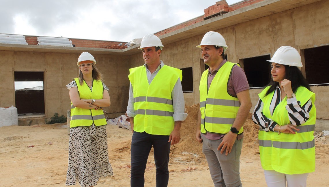 EL ALCALDE Y MIEMBROS DEL NUEVO EQUIPO DE GOBIERNO VISITAN LAS OBRAS DEL NUEVO CENTRO DE ALZHEIMER