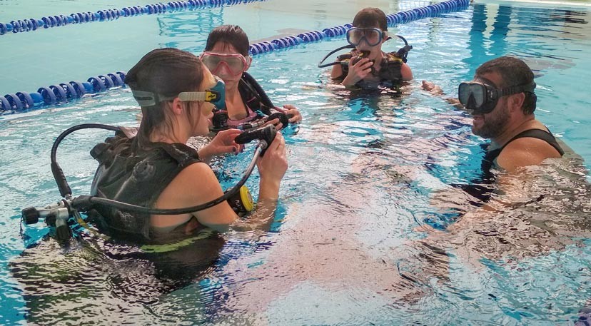 LA PISCINA MUNICIPAL ACOGIÓ UN NUEVO BAUTISMO DE BUCEO