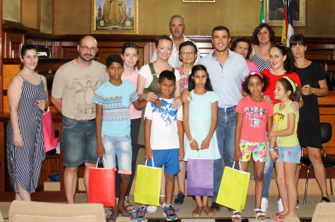El Alcalde de Bollullos recibe a los niñ@s  saharauis del programa “Vacaciones en Paz”