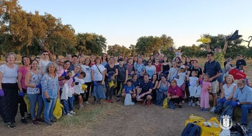 UN CENTENAR DE PERSONAS DISFRUTAN DE LA PRIMERA NOCHE DE ESTRELLAS