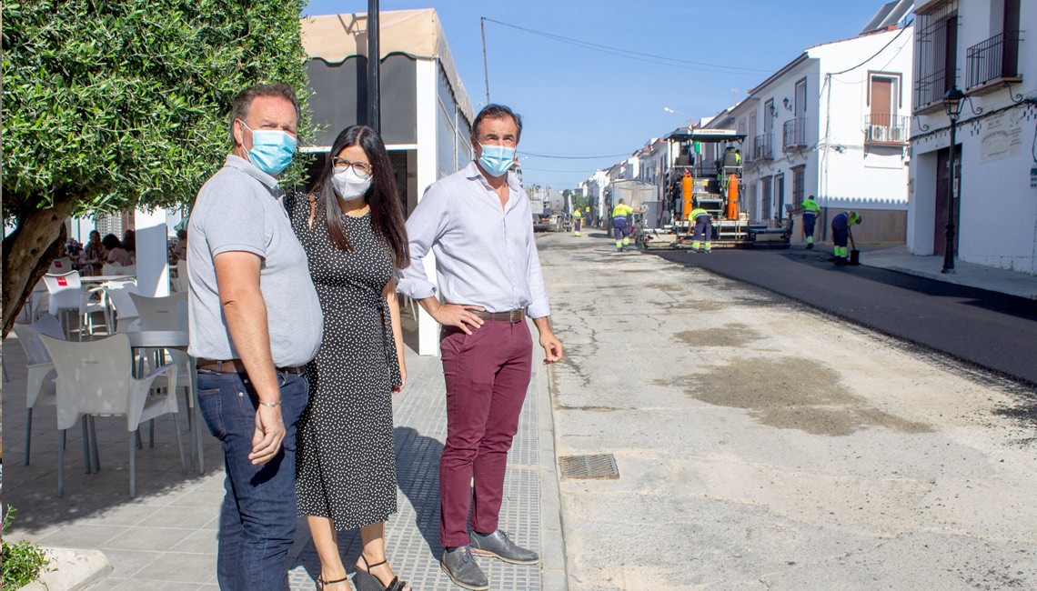 CONTINÚA EL PLAN ASFALTADO DE LA CALLE ALMARAZ Y ADYACENTES