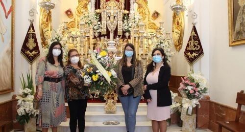 EL AYUNTAMIENTO HACE UNA OFRENDA FLORAL A LA SANTA CRUZ DE LA CALLE NIEBLA