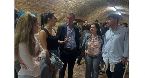 UNA TREINTENA DE JÓVENES DE BOLLULLOS EXPONEN “EN PLAN”