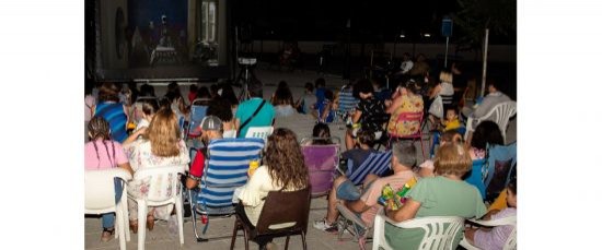 PRIMER DÍA DE "NOCHES DE CINE" EN LA PLAZA PRIMERO DE MAYO
