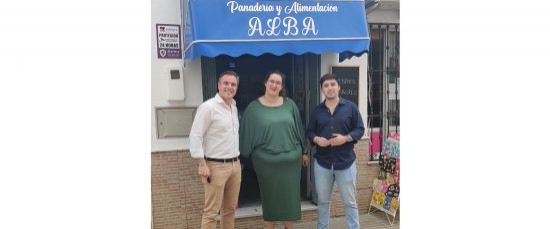 EL ALCALDE VISITA LA NUEVA TIENDA DE ALIMENTACIÓN ABIERTA EN BOLLULLOS