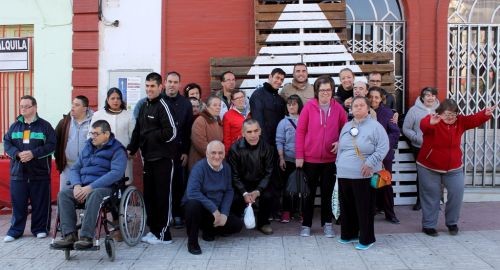 La decoración de los árboles navideños se cierra con el Centro COPRODIS y las Guarderías Los Pitufos