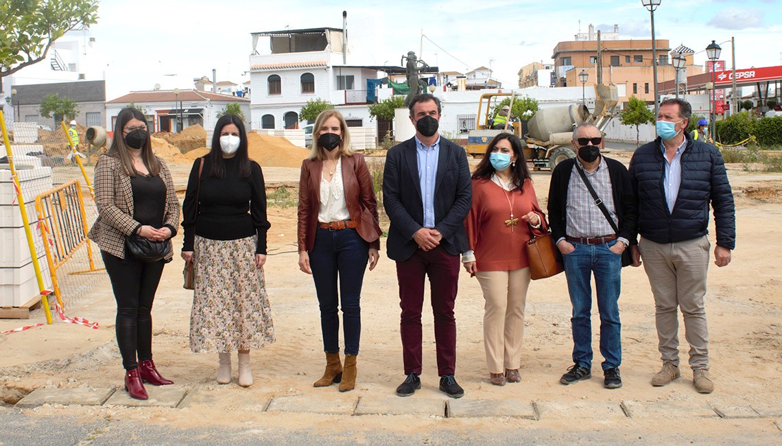 EL ALCALDE Y LA SUBDELEGADA DEL GOBIERNO VISITAN LAS OBRAS DE LA PZ. 1 DE MAYO Y  LA C/ ALMARAZ