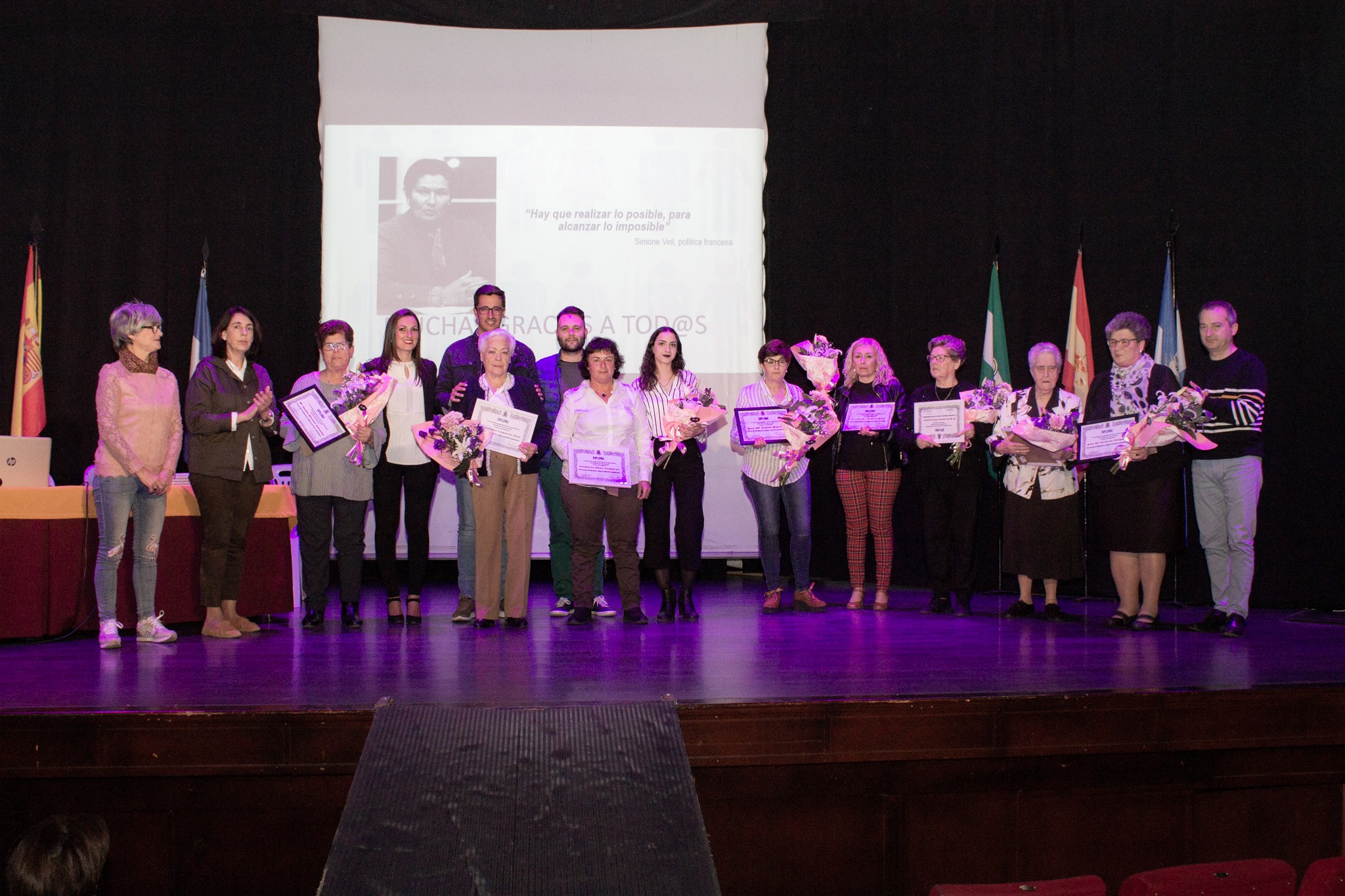 EMOTIVO ACTO PARA RECONOCER LA LABOR DE LAS TRABAJADORAS DEL AYUNTAMIENTO
