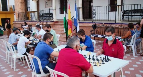 ‘AJEDREZ EN LA CALLE’ CONCLUYE CON LA ENTREGA DE UN DIPLOMA A LOS PARTICIPANTES