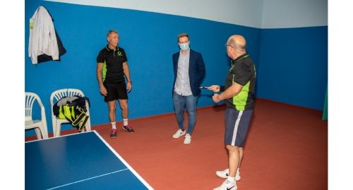 EL CONCEJAL DE DEPORTES VISITA AL CLUB LOCAL DE TENIS DE MESA