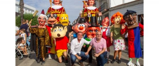 LA CABALGATA DE GIGANTES Y CABEZUDOS INAUGURARON LA FERIA PARA NUESTROS MÁS PEQUEÑOS