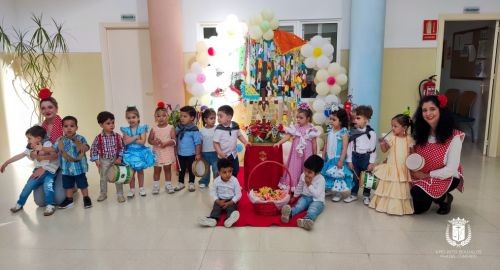 CRUZ DE MAYO 2026 DEL CENTRO MUNICIPAL DE EDUCACIÓN INFANTIL CÁNDIDA MAYA
