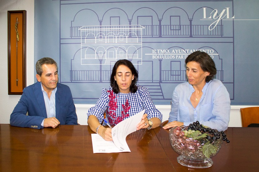 EL AYUNTAMIENTO Y EL CEIP REYES CATÓLICOS FIRMAN UN ACUERDO PARA EL AHORRO ENERGÉTICO