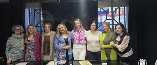 PRESENTACIÓN DEL LIBRO “CUANDO EL ESPEJO APRENDIÓ A SONREÍR” DE CONSUELO JIMÉNEZ PADILLA