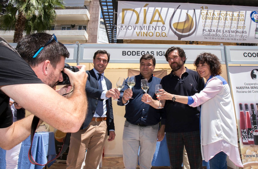 5 BODEGAS DE BOLLULLOS EN LA “I CATA DE VINOS DEL CONDADO” CON MOTIVO DEL 'DÍA MOVIMIENTO VINO D.O.'