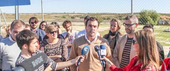 Bollullos se concentra para solicitar a la Junta la construcción del CHARE