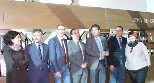 SE FIRMA EN BOLLULLOS EL CONVENIO DE COLABORACIÓN ENTRE LAS RUTAS DEL JAMON Y EL VINO