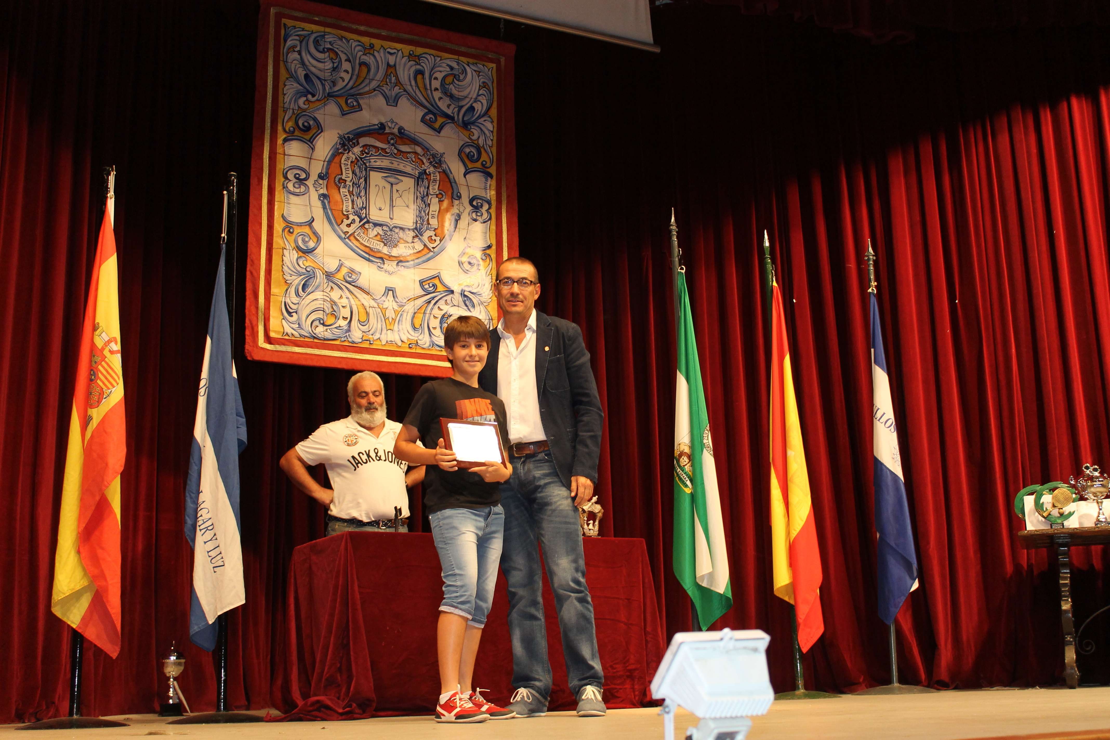 RECONOCIMIENTO A CARLOS RAPOSO EN LA GRAN GALA DEL DEPORTE DE BOLLULLOS PAR DEL CONDADO