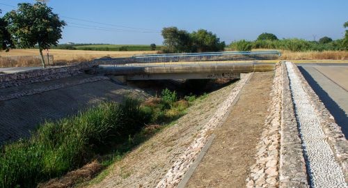 FINALIZADOS LOS TRABAJOS DE DESBROCE DEL ARROYO CERRADA A SU PASO POR AVDA DE LA JUVENTUD