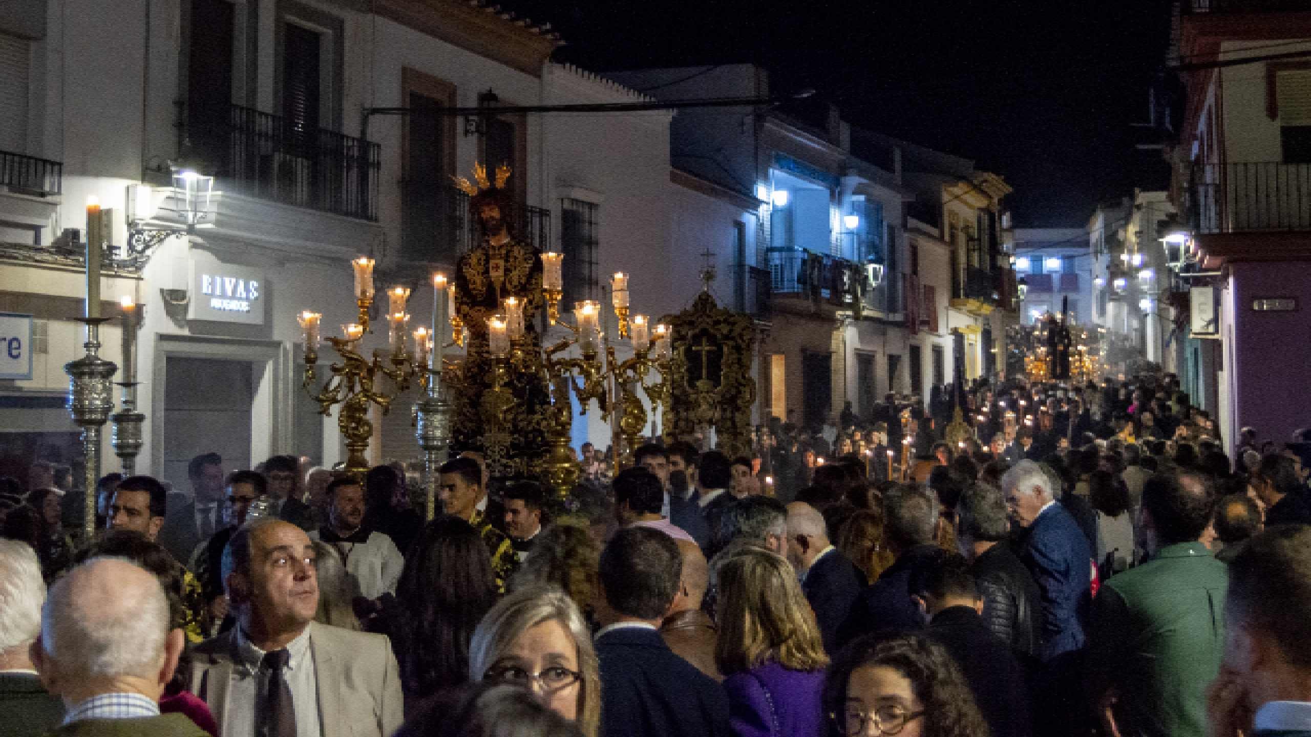 VÍA CRUCIS MAGNO EN BOLLULLOS PAR DEL CONDADO