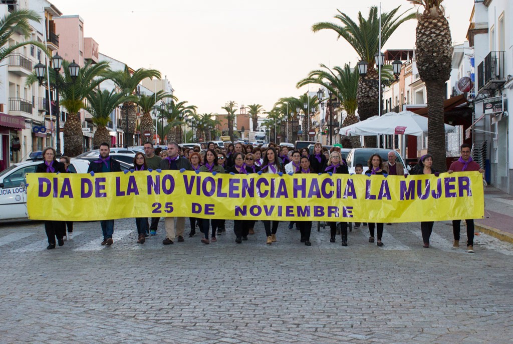 EL ÁREA DE LA MUJER DE BOLLULLOS CONMEMORA EL DÍA  INTERNACIONAL CONTRA LA VIOLENCIA