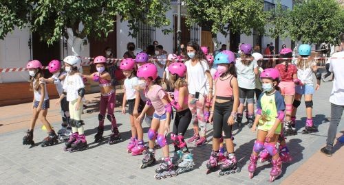 UNOS 50 NIÑOS/AS PARTICIPARON EN LA YINCANA DE PATINAJE